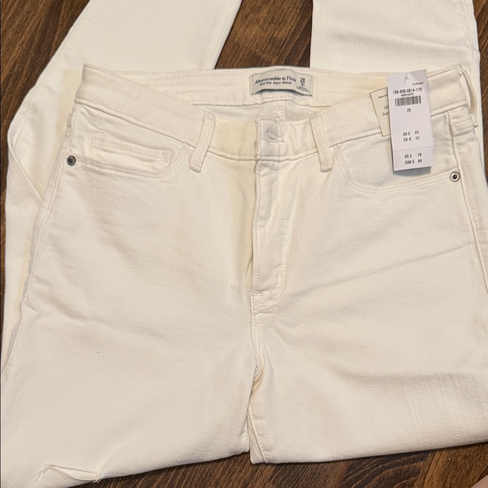 Abercrombie & Fitch Women's Off-White Skinny Jeans